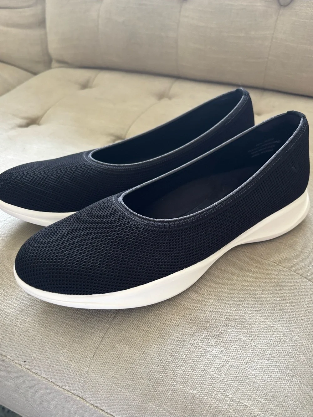 Vivaia Women’s Black Knit Slip-On Shoes Sneakers Almond Toe Washable New size 10